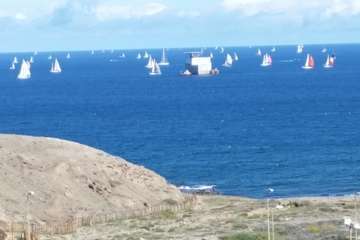Un día espléndido despide a su paso por la costa Telde a los tripulantes de la Regata ARC (Foto Jesús Ruiz Mesa y Miguel Santana)